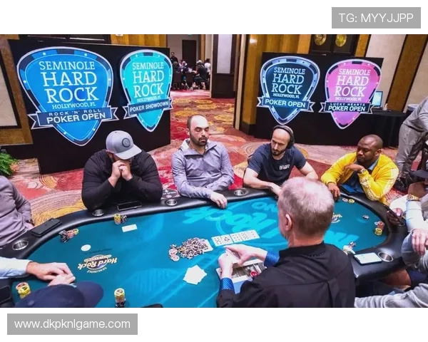 德州扑克线上线下对比：不同场景下的玩法与注意事项